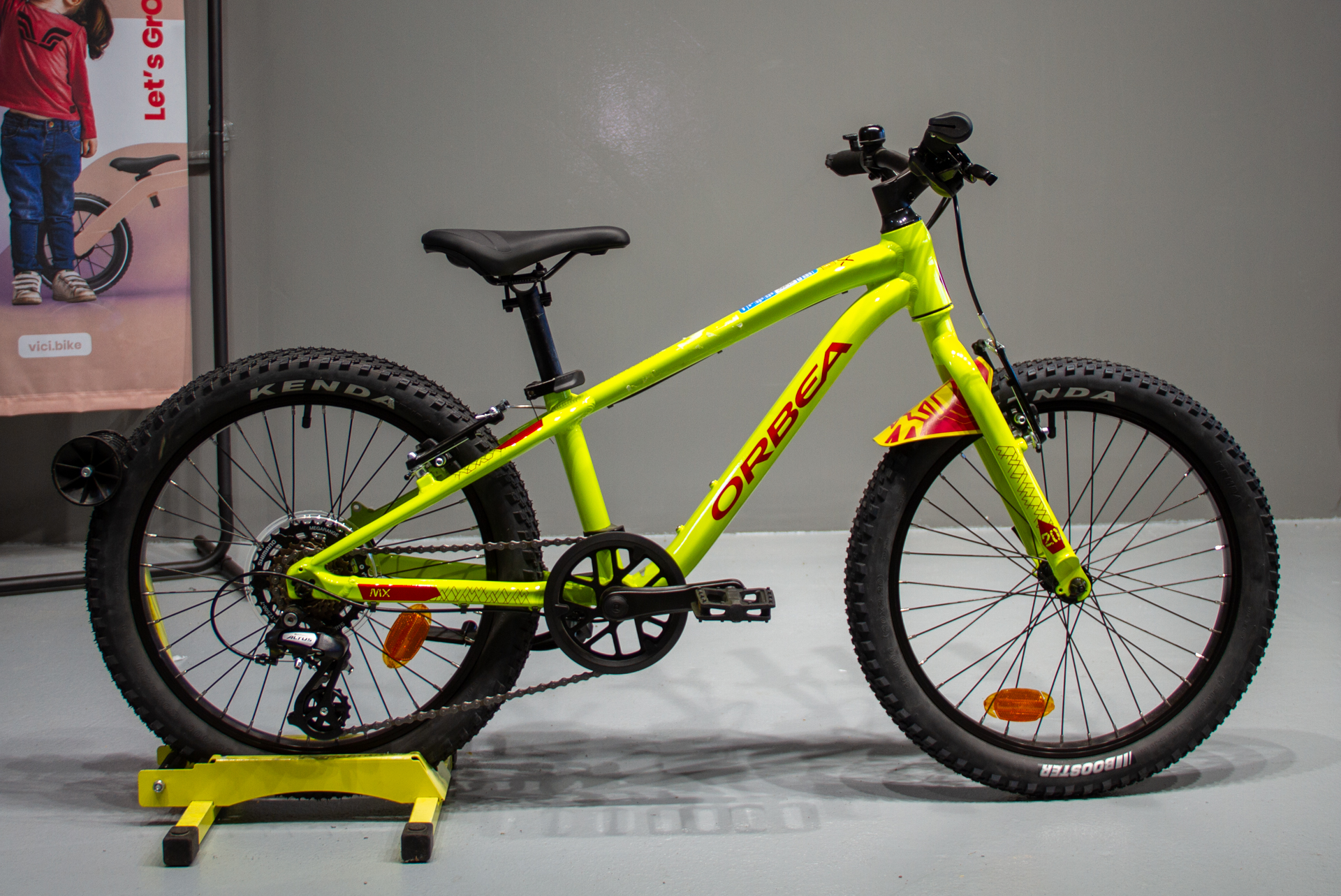 Orbea Mx Junior | Lime Green/Watermelon Red | 24"